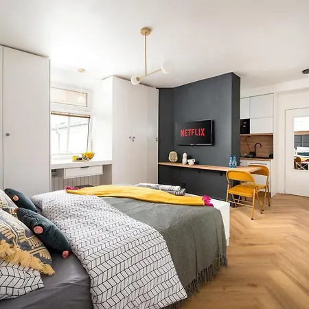 New City Break Stara Praga Koneser Zabkowska Metro Netflix *