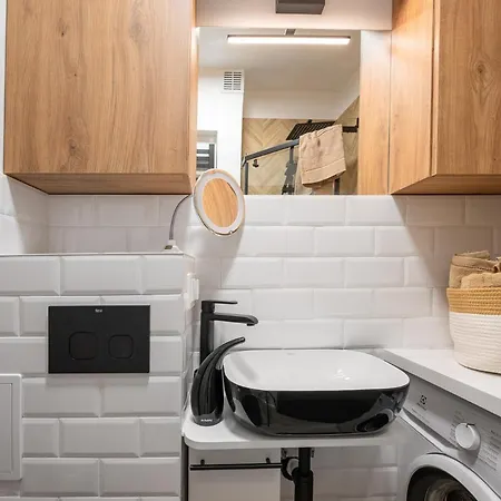 New City Break Stara Praga Koneser Zabkowska Metro Netflix