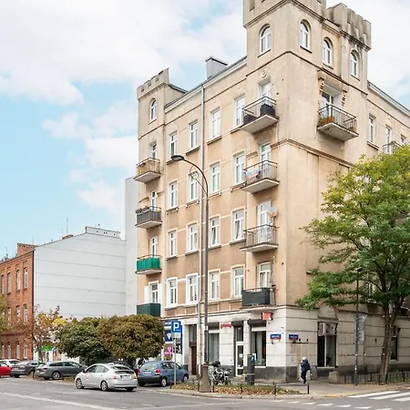 New City Break Stara Praga Koneser Zabkowska Metro Netflix *