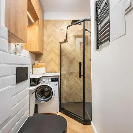 New City Break Stara Praga Koneser Zabkowska Metro Netflix